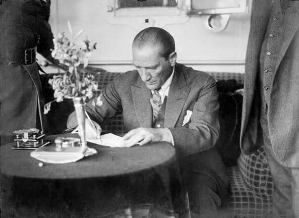 Atatürk'ün Az Bilinen Fotoğrafları 7 – Ataturkun Az Bilinen Fotograflari 4
